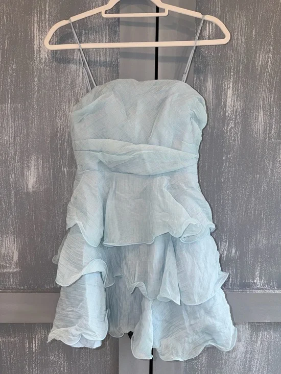 ✨ Ice Blue Ruffle Mini Dress – Selfie Leslie “Here Comes the Sun” (Size S) - Picture 5 of 10